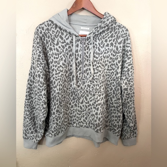American Eagle Outfitters Tops - AMERICAN EAGLE khaki green animal print cropped hoodie. Oversized